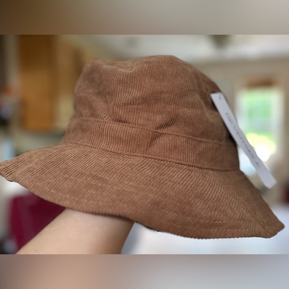 NWT WOMEN TAHARI SIGNATURE REVERSIBLE CORDUROY / CHECKS BUCKET HAT